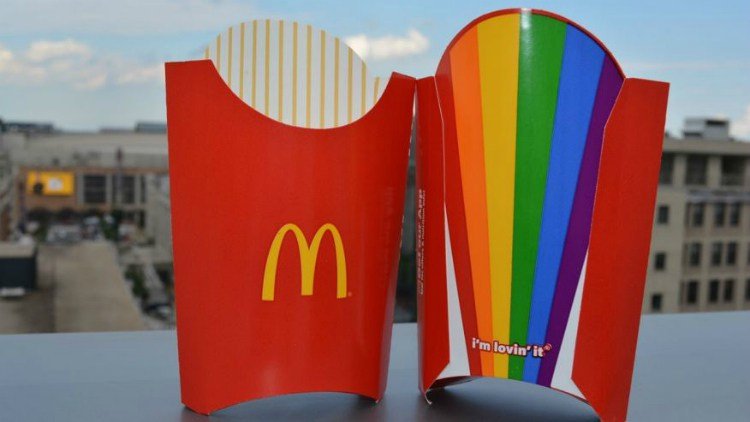 Papas fritas del amor LGBT McDonalds